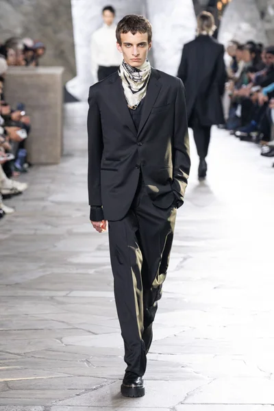 Look 45